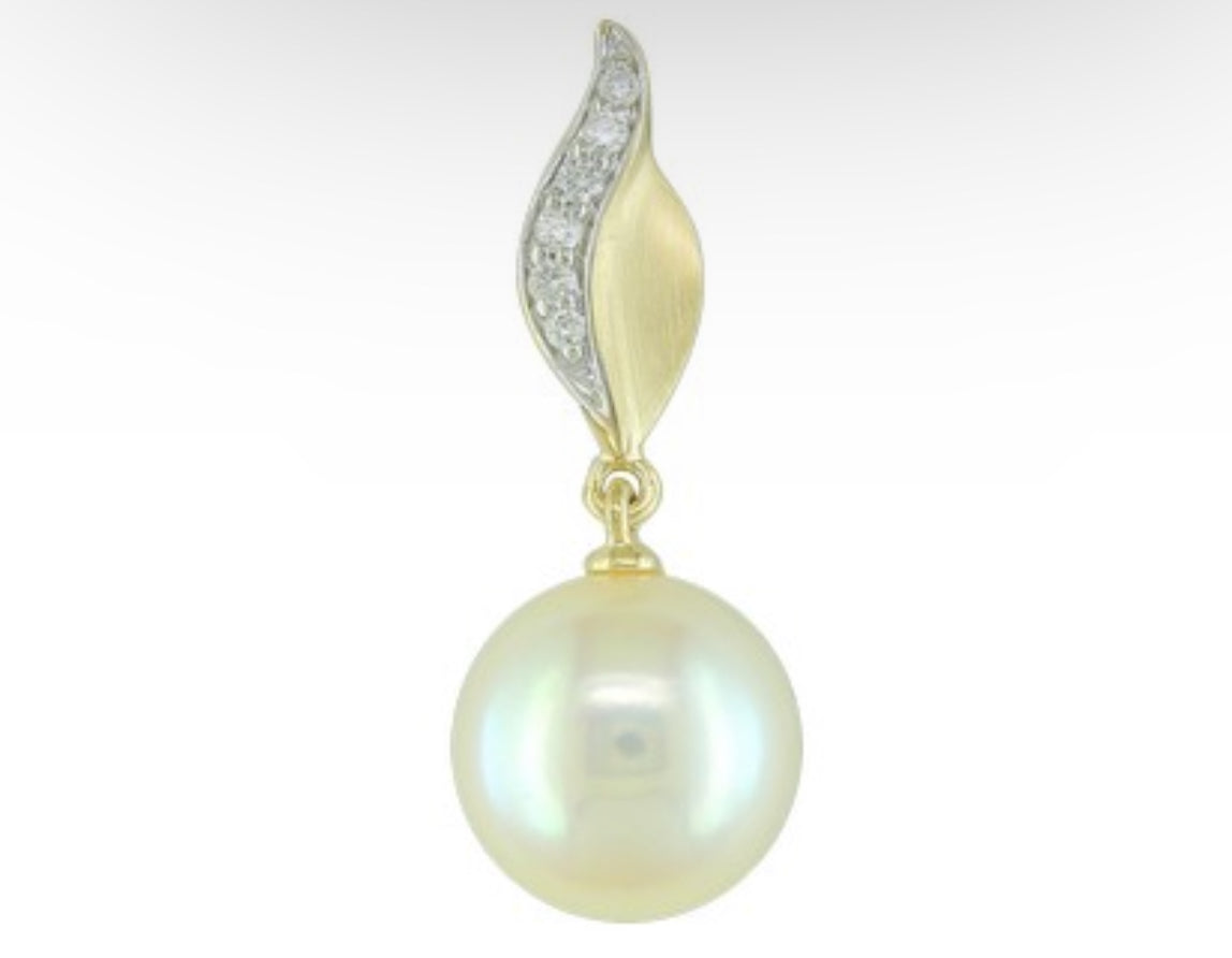 14K White Gold Pearl and Diamond Pendant